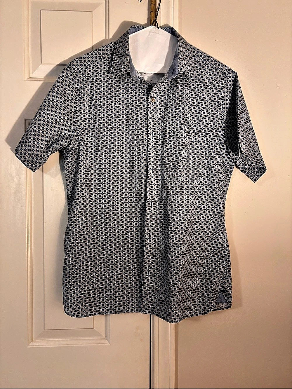 Van Heusen Geometric Button Down in Blue & White Size S